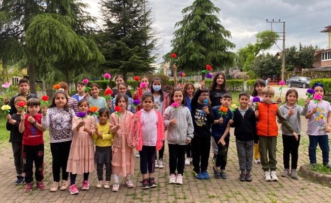 Kartepeli Miniklerden Annelerine Solmayan Çiçek