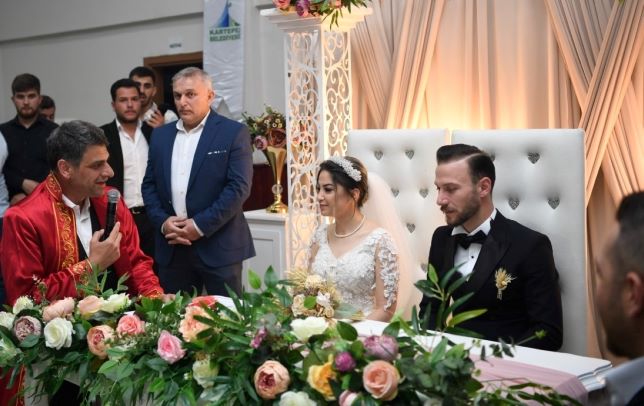 Mutlu Günlerinde Yanlarında Olmaya Devam Ediyor