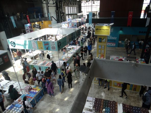 Kitap Fuarına Yoğun İlgi Devam Ediyor