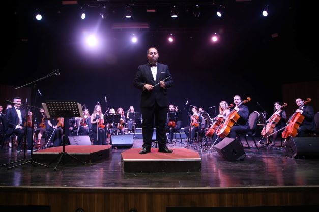 Oda Orkestrası ilk konserinde ayakta alkışlandı