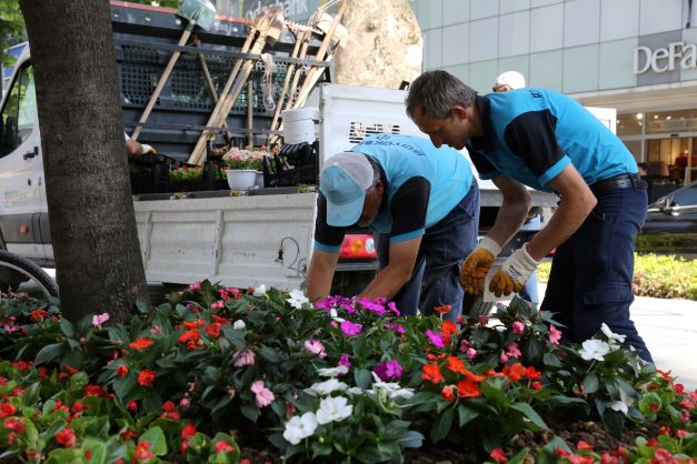 Cumhuriyet Bulvarı rengârenk