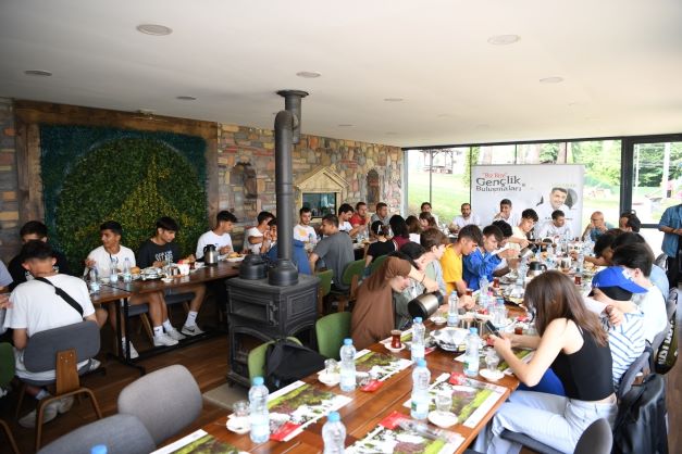 Gençler Bize Gelecek Onlara Emanet