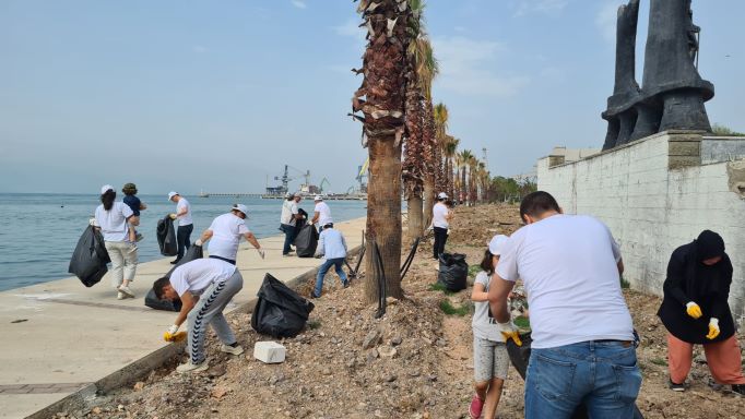 İGSAŞ’lılar Dünya Çevre Günü’nde Yarımca kıyılarını temizledi