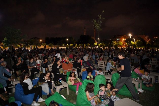 Kartepe'de Yazlık Sinema Sezonu Başladı