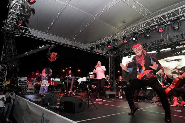 Klarneti konuşturan adam İzmitlileri kurtuluş gününde büyüledi