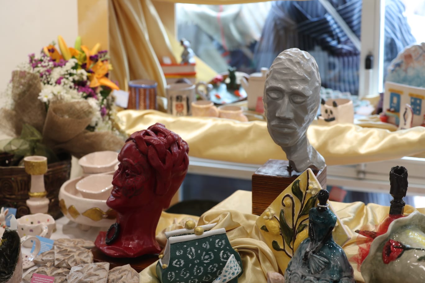 Muhteşem defile ile İZMEK sergisi açıldı