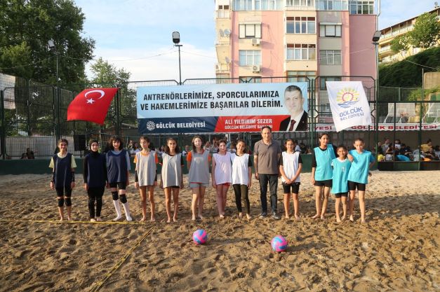 Play Voleybolu Turnuvası, rekor katılımla başladı