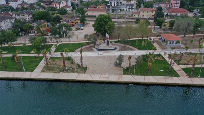 Atalar parkındaki anıt ve büstler yenilendi