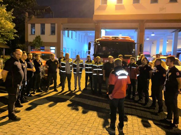 Datça’daki yangını söndürmeye destek için yola çıktılar