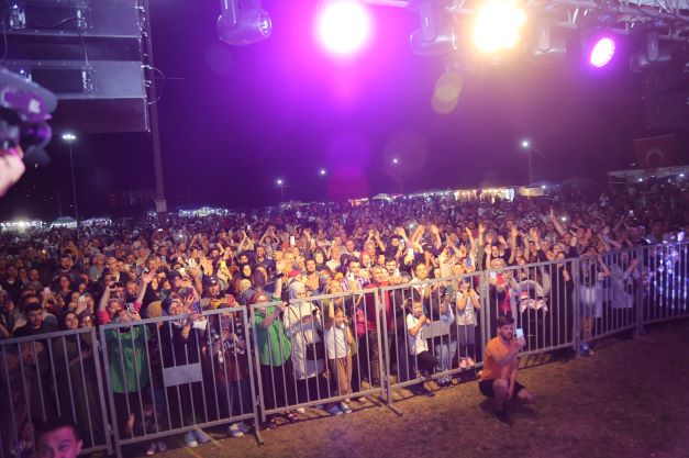 Gölcük Belediyesi Yazlık Kadırga Şenliği, Sinan Yılmaz Konseri İle Başladı