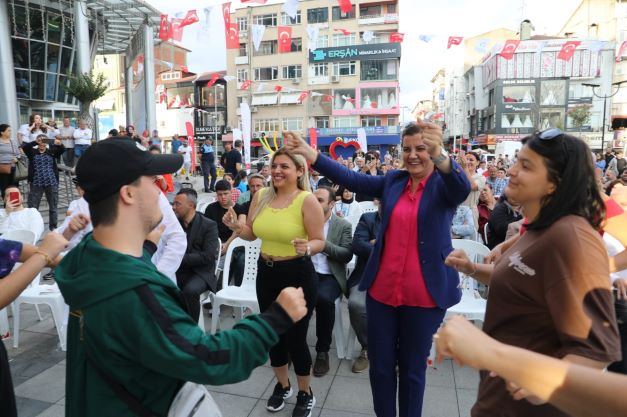 İzmit Kent Orkestrası bayram neşesini zirveye taşıdı