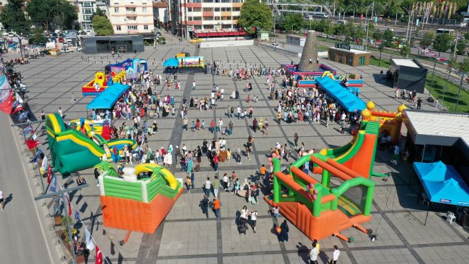 İzmit Kent meydanında ‘bayram şenliği’