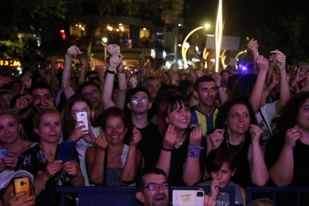 KIRAÇ DEĞİRMENDERE’DE BİNLERCE KİŞİYİ COŞTURDU