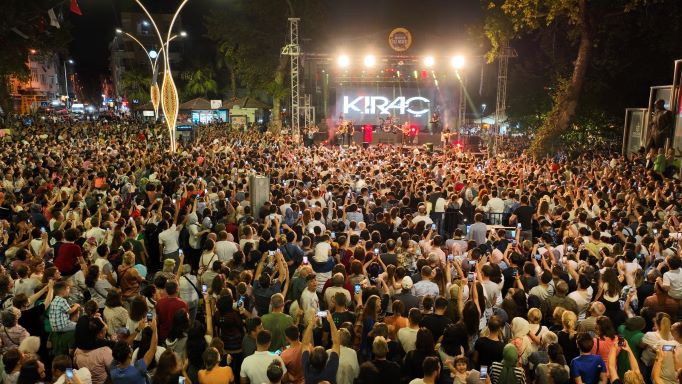 KIRAÇ DEĞİRMENDERE’DE BİNLERCE KİŞİYİ COŞTURDU