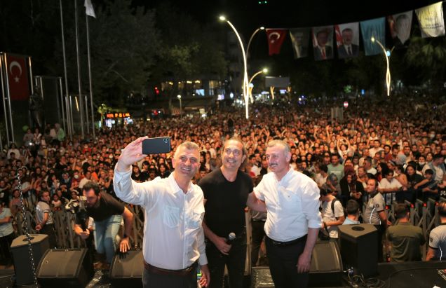 KIRAÇ DEĞİRMENDERE’DE BİNLERCE KİŞİYİ COŞTURDU