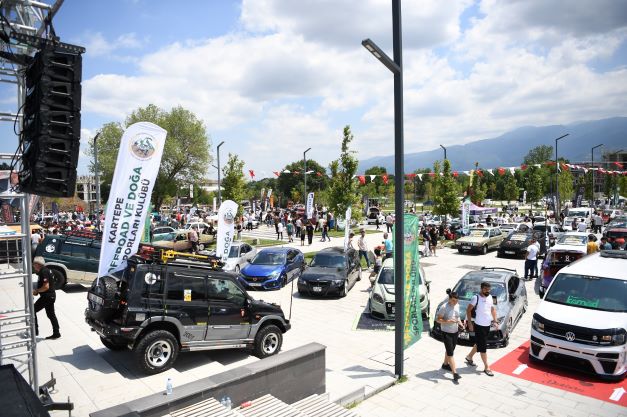 Kartepe'de Auto Show 2022 Renkli Geçti