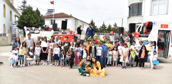 Kartepeli Çocuklara Bayram Neşesi