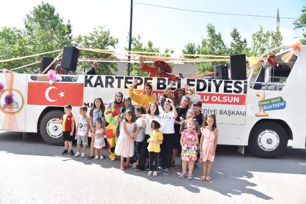 Kartepeli minikler bayram coşkusunu doyasıya yaşadılar