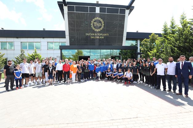 Spor yatırımlarıyla Türkiye’ye rol model olduk