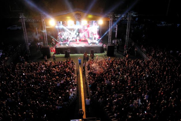 Yaz konserleri Derya Uluğ ile devam etti
