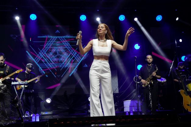 Yaz konserleri Derya Uluğ ile devam etti