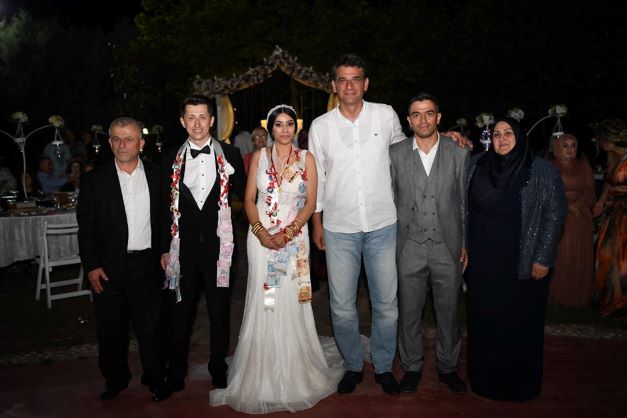 Cemiyetlerin tümüne yetişmeye çalışıyor