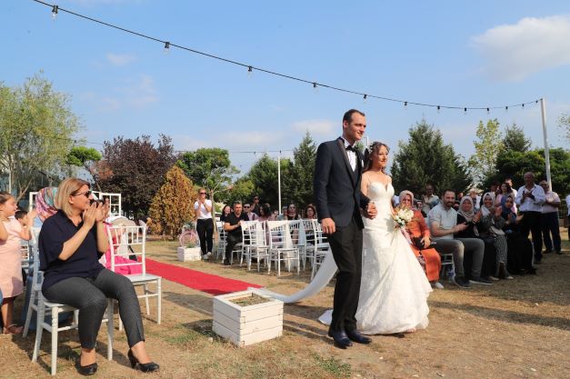 Başkan Hürriyet Gülümse Cafe’de yılın ilk nikahını kıydı