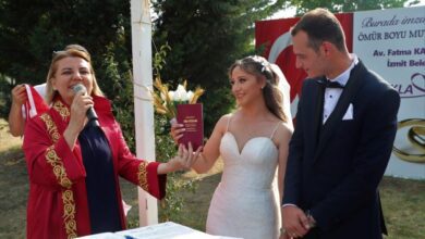 Başkan Hürriyet Gülümse Cafe’de yılın ilk nikahını kıydı