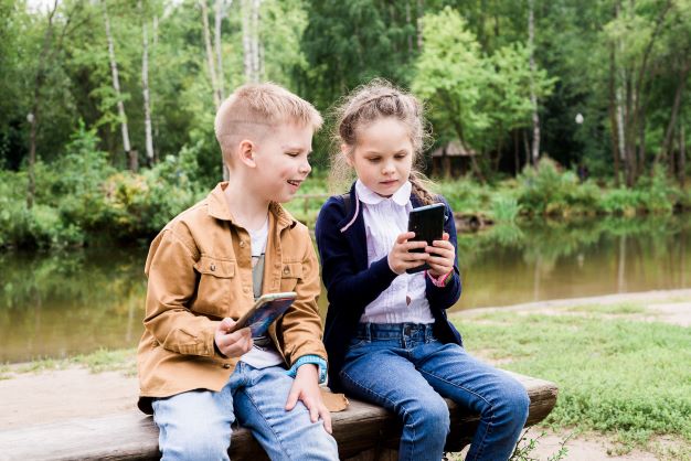 Çocuklar günün 6 saatini sosyal medyada geçiriyor