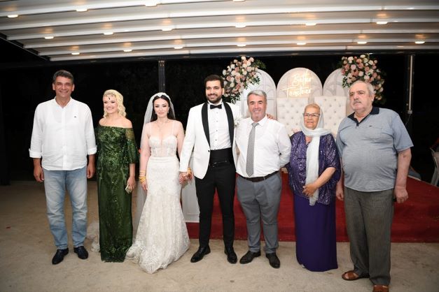 Cemiyetlerin tümüne yetişmeye çalışıyor