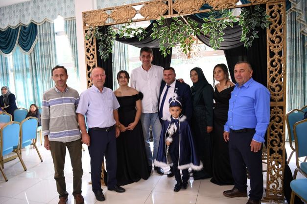 Cemiyetlerin tümüne yetişmeye çalışıyor