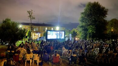 Gölcük Açık Hava Sineması Yoğun İlgiyle Başladı