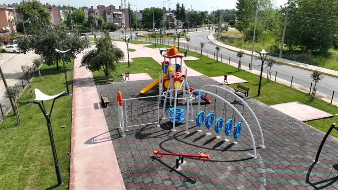 Gölcük Belediyesi ilçeye yeni parklar kazandırıyor