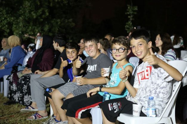 Gölcüklüler Açık Hava Sinema Akşamlarını Çok Sevdi