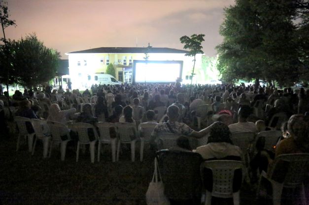 Gölcüklüler Açık Hava Sinema Akşamlarını Çok Sevdi