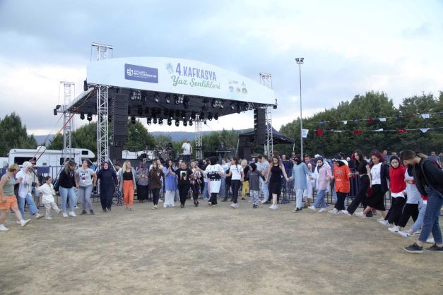 Haluk Levent’ten şenlikte Şevketiye’ye özel beste