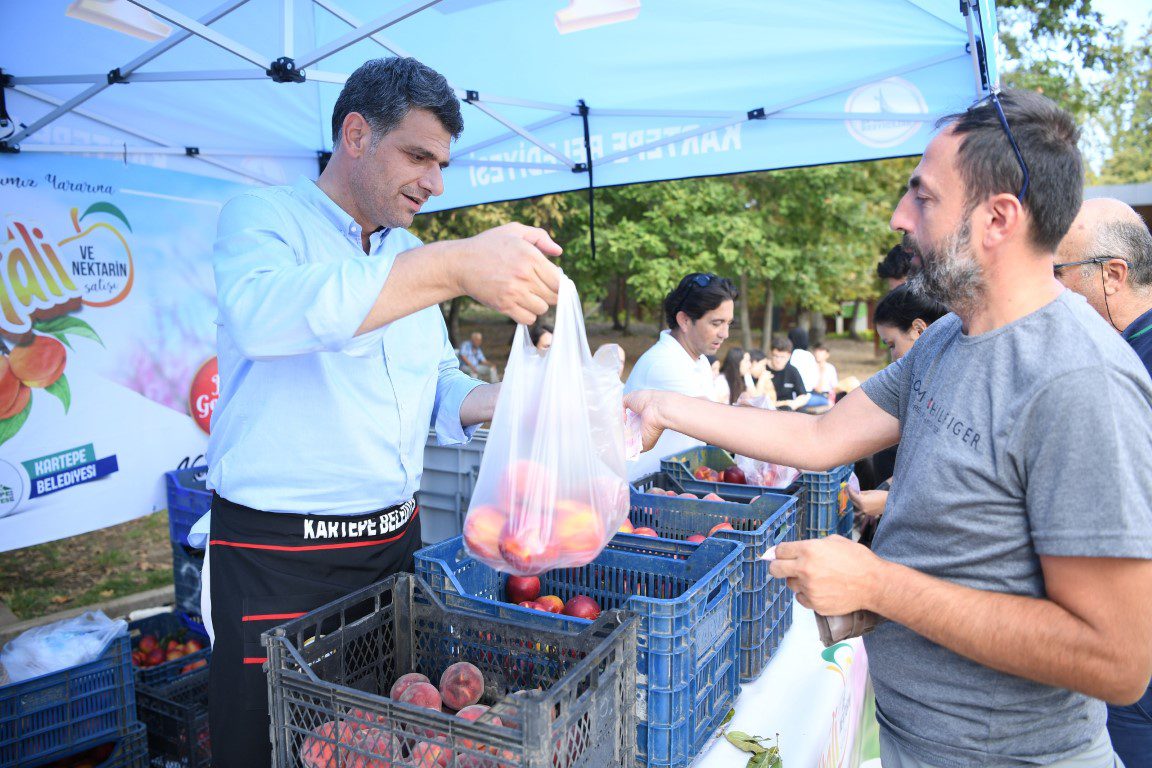 Kartepe'nin Şeftalisi Ormanya'da Görücüye Çıktı