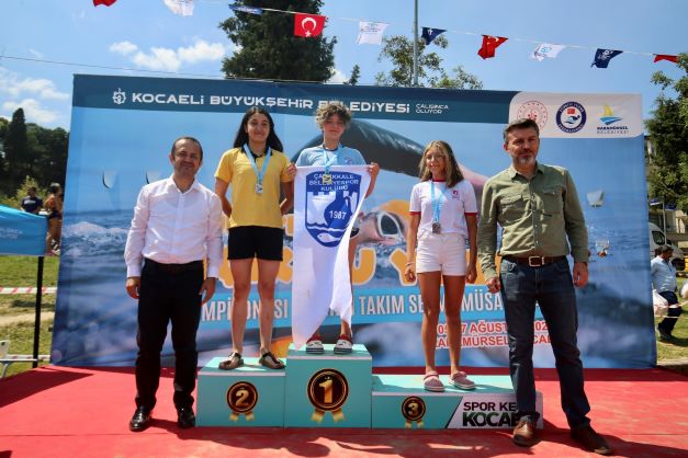 Karamürsel’de kulaçlar milli takım için atıldı