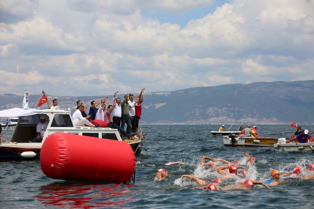 Karamürsel’de kulaçlar milli takım için atıldı