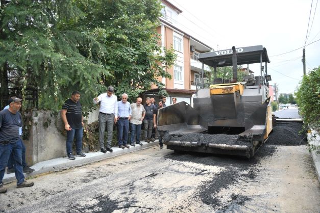Kartepe Emekevlere 335 Ton Asfalt Serildi