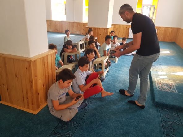 Kartepeli Miniklerin Dondumaları Başkan Amcalarından