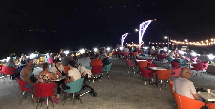 Lavanta Parkı ve Gülümse Kafe Lavanta