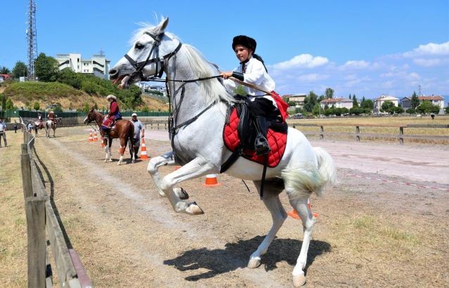 Rahvan At Yarışları 18. Gölcük Koşusu Nefesleri Kesti