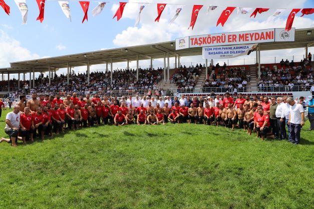 Taşköprü Güreşleri yine nefes kesti
