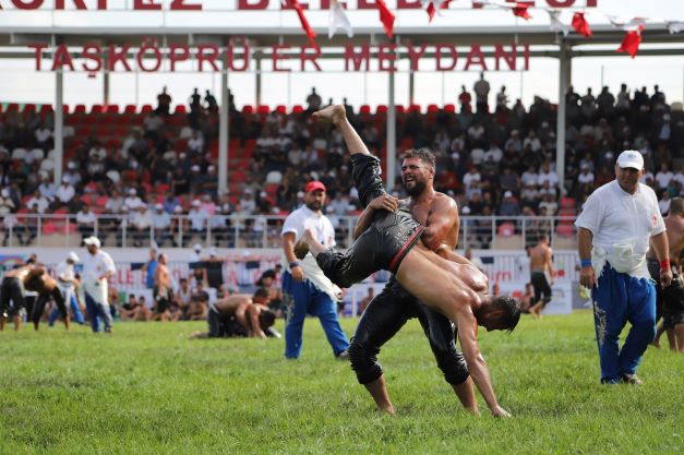 Taşköprü Güreşleri yine nefes kesti