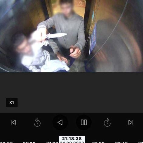 Asansör kabinlerine zarar verdiler