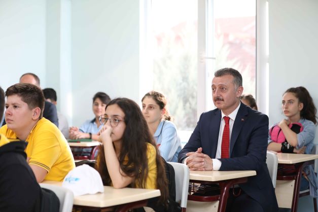 Başkan’dan Öğrencilere Mesaj