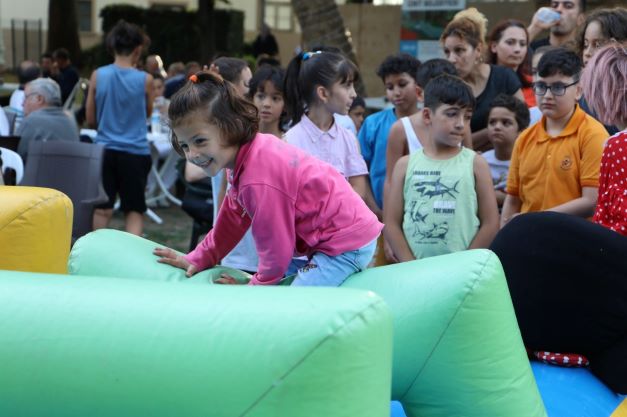 Cumhuriyet Parkı çocuk cıvıltılarıyla şenlendi