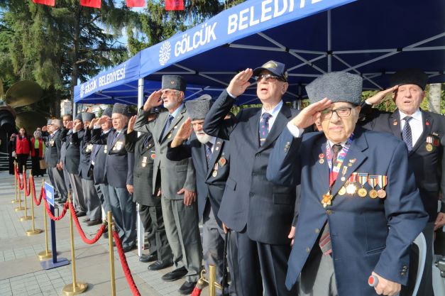 GAZİLER GÜNÜ GÖLCÜK’TE TÖRENLE KUTLANDI