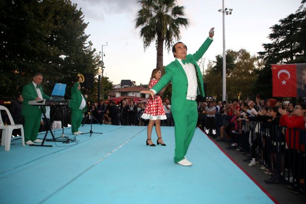 Hababam Vokal Grubu’ndan Gölcük’te muhteşem konser